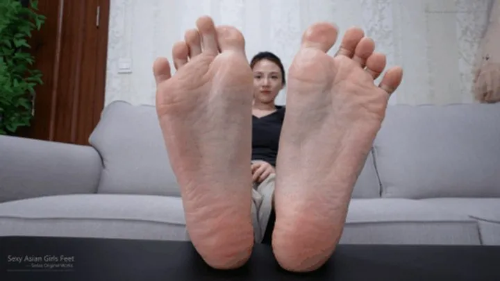 Sexy Asian Girls Feet - The beautiful young Asian woman Lijiaen shows off her sexy feet4 HD