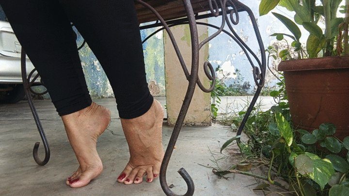 Goddess Foot Fetish - Bare feet with very pronounced arches under a chair (3)