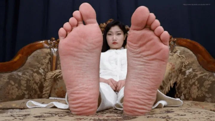 Sexy Asian Girls Feet - Asian girl Xiaocai shows her sexy feet3 HD