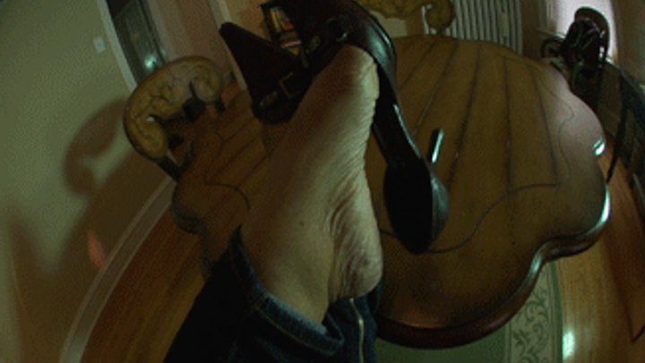 Hfw - Fever Hot Dangling On Table, 2nd