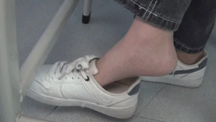 Asian Feet Goddess Worship - Pantene goddess stockings are tempting, showcasing sexy feet!
