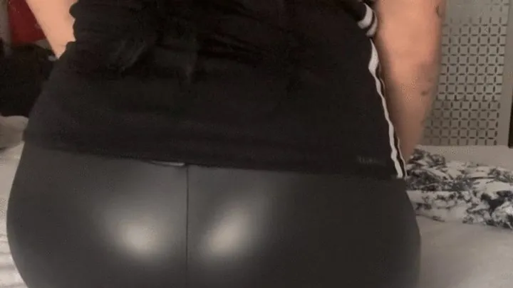 Prettyprincess2 And Ricardo73 - extreme farts in very tight latex