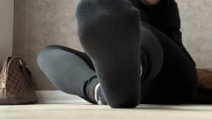 Redpepinofootfetish - Sniff my sweaty feet
