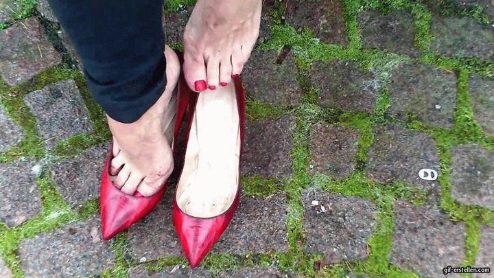 Helenas Feet High Heels Tights Legs - dirty barefoot walk in Göttingen HD mp4 1920x1080