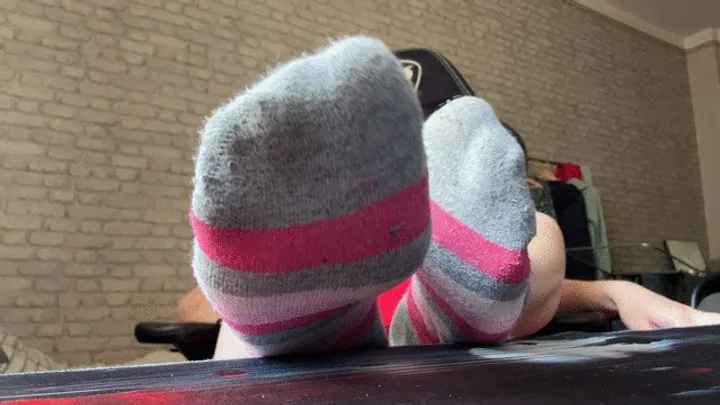 Kathrynnegoddessfeet - Socks off and tease with soles!