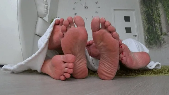 The Fantastic Evelina's World - FOOTSIE UNDER THE BLANKET (ws)