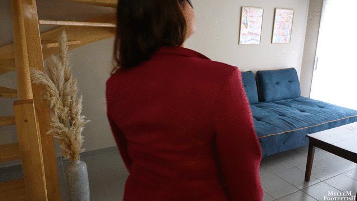 Mellemfootfetish - The Tyrannical Boss Humiliates Her Intern: Sniff My Stinky Feet If You Want Your Contract ! - FOOT WORSHIP - FOOT FETISH - FOOT SMELLING - FOOT DOMINATION - SWEATY FEET - FOOT HUMILIATION