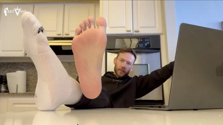 Feet Vini - Come sniff and lick - Feet Vini foot size 15