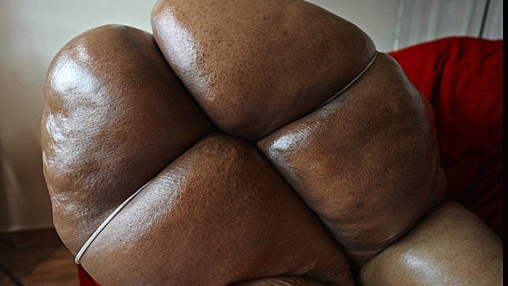 Black Meaty Asses - Can this seat handle Fariah’s big sweaty unforgiving SSBBW butt FULL VIDEO