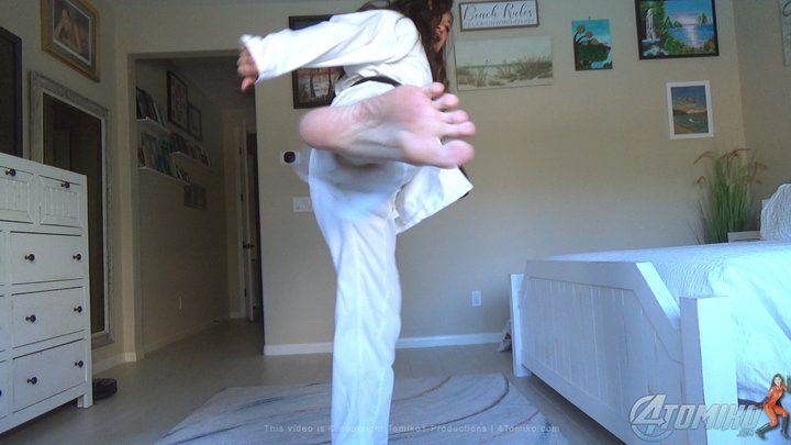 Tomiko's Fetish Store - KARATE FOOT JOI - WMV