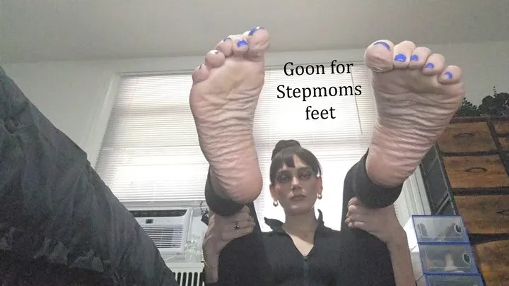 Misbehavedxoxo - Stepmom LOVES making you pump & goon for her smelly soles