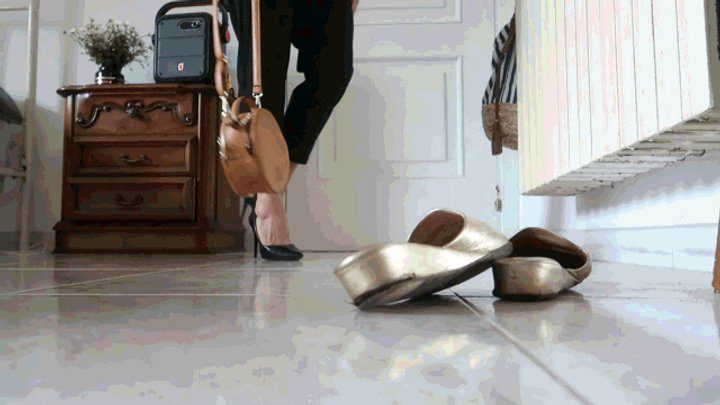 Princess Of Volcanoes - Smelly feet in smelly slippers WMV