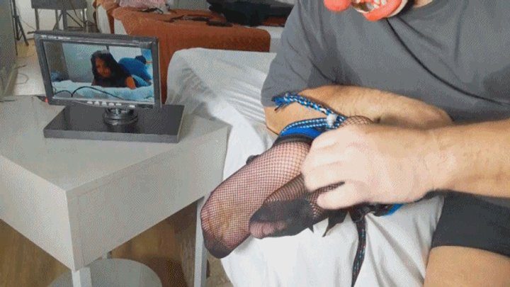 Tropical Foot Fetish Videos - Luna in nylons off for foot tickling