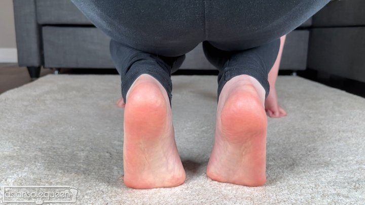 Asiansolequeen - Jerk Off to the Heels of My Feet