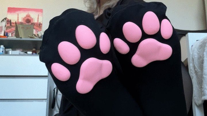 Redpepinofootfetish - Worship my paws!