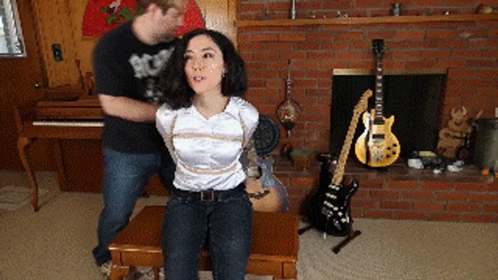 Hollyrope Omega - Khrystal and the bondage escape challenge + ballgag + blindfold!