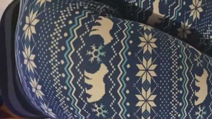 Melovefeet - 8. Melove Sexy Butt in tight Blue Pants showing sexy feet