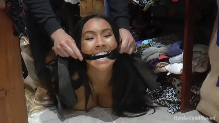 Borderland Bound - Courtney & Brook in: Beautiful, Trustings Souls Wind Up Drooling Messes, All-Twined & HogBound for Robbery by the Unscrupulous Rent-a-Thug! (HD)