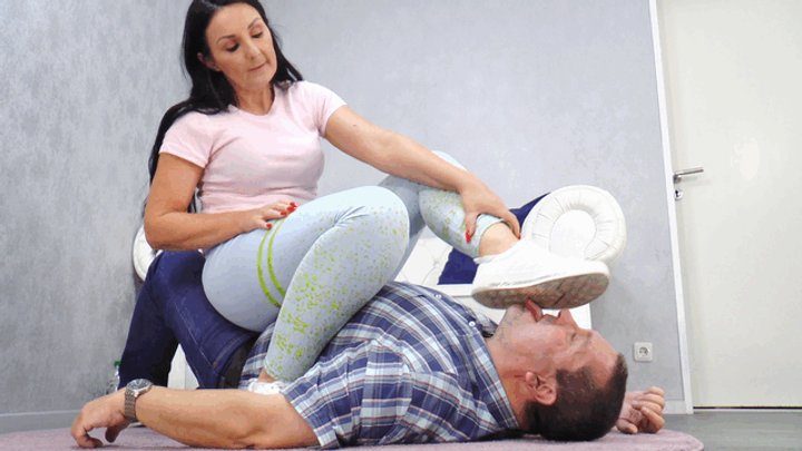 Boss Girls - Lady Luciana - Licking sneakers clean