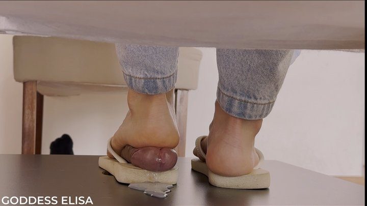 Goddess Elisa - You can't stand inside my flip flops