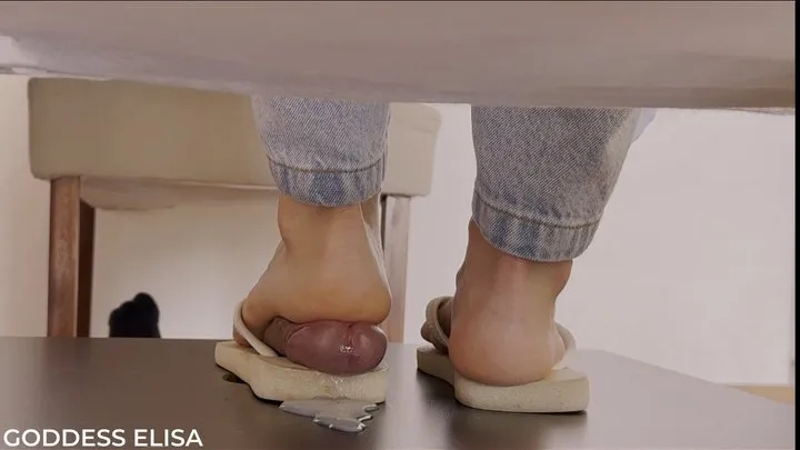Goddess Elisa - You can't stand inside my flip flops