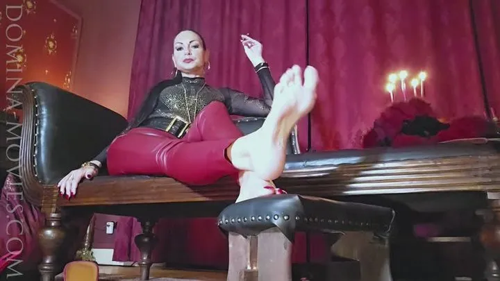 Madame Catarina - Cruelest Beauty - Ruby - Smoke - Feet 02