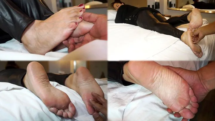 Divarope Latinas In Fetish Bondage - Chubby Mia, cute and sensitive barefeet at my hands - MOV