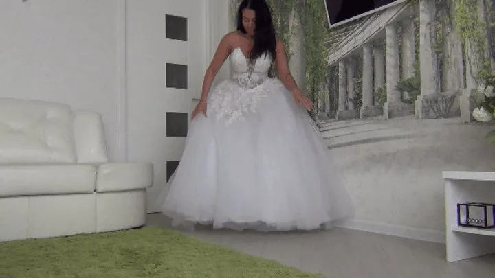 Lory's Passionate Dreams - The bride s feet are very sore in her wedding shoes d