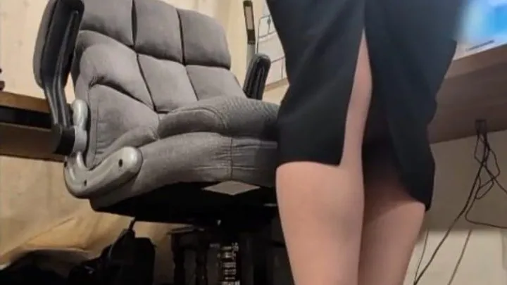 Theoliviasin - Olivia's Office Fart Slave