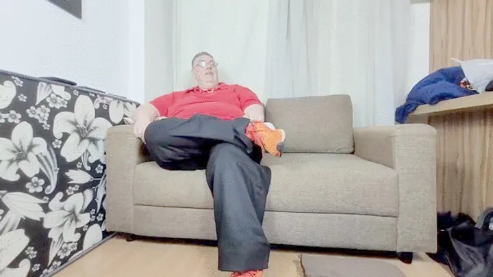 Male Domination Real Mf - SMELL THE BAD ODOR OF MY BIG FEET - BY RENATO COLOSSOS AND ISABELITA - CLIP 1
