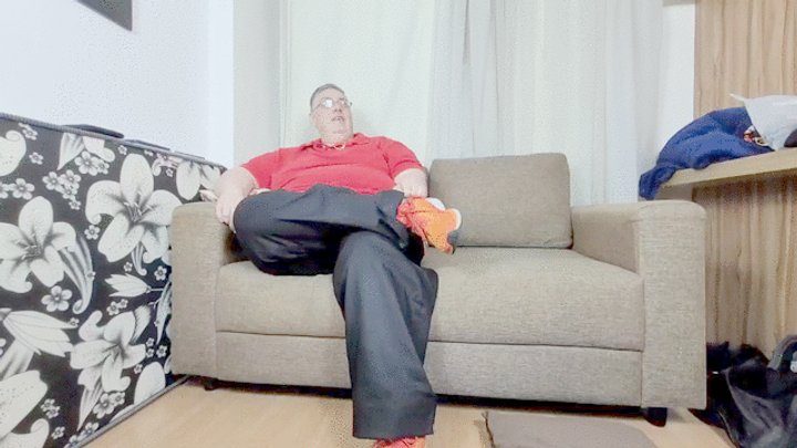 Male Domination Real Mf - SMELL THE BAD ODOR OF MY BIG FEET -- BY RENATO COLOSSOS AND ISABELITA - CLIP 1