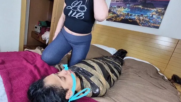 Fart In Brazil - The malnourished slave being completely dominated and punished with farts in her nose - - Isabelita - Full Clip