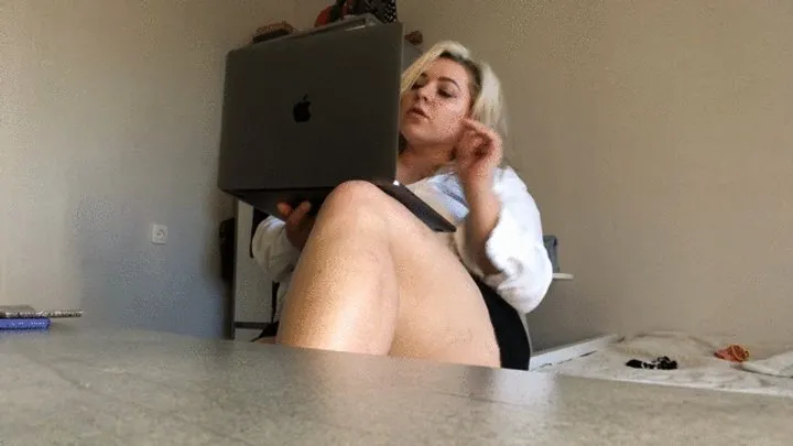 Redpepinofootfetish - Relax and cum for my feet!