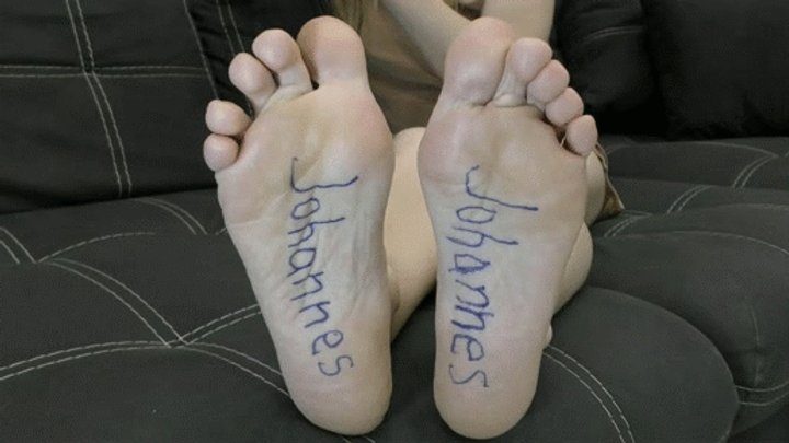 Walhalla Street - See your bare soles and toes WMV FULL HD 1080p