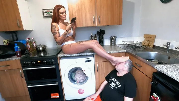 Amy Squirrel - Jennifer's Feet On His Face (4K)
