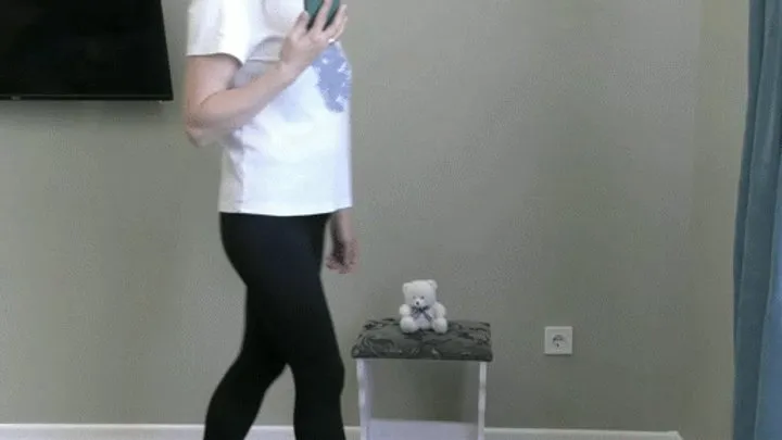 Walhalla Street - You're sitting on asmall white teddy bear, looking at your phone, and farting on it MP4 FULL HD 1080p