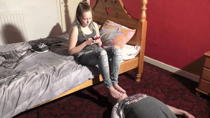 Sophie Girl - Sophie's Foot Stool Sexy Feet