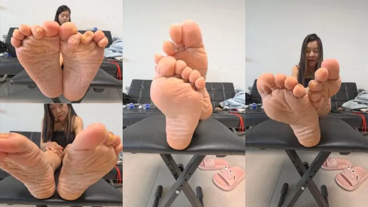 Gts Asia Vr World - ERER's wrinkled feet rubbing together