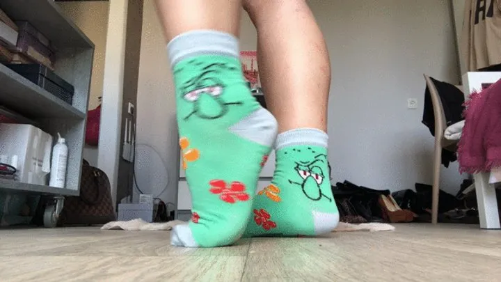 Redpepinofootfetish - Sweaty feet, socks removing!