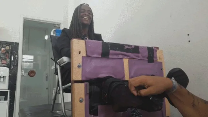 Tropical Foot Fetish Videos - Rhaysa in 21 minutes soles tickling on the stock
