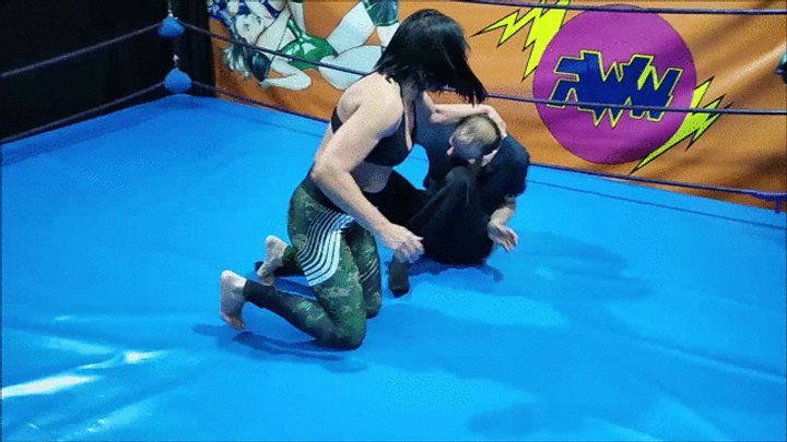 The Wrestling Amazons - Brunette fem bodybuilder vs guy