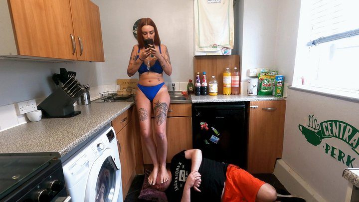 Amy Squirrel - Jennifer White Blue & Panties Head Trampling Barefoot In The Kitchen (4K)