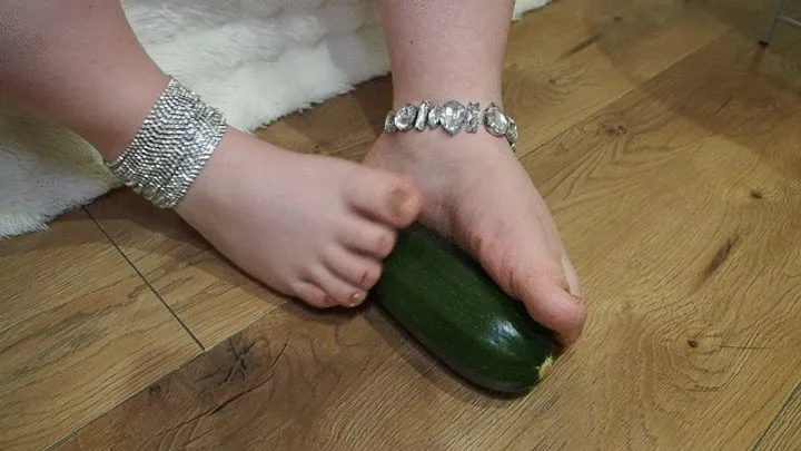 Anastasia Gree Clip Store - Zucchini foot games #2