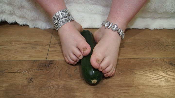 Anastasia Gree Clip Store - Zucchini foot games #3
