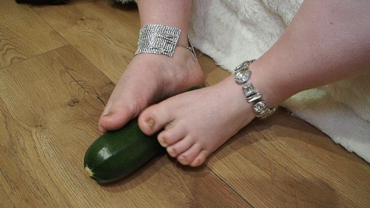 Anastasia Gree Clip Store - Zucchini foot games #4