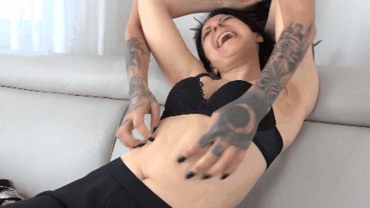 Fetish 4 Mobile - Ti va un po’ di solletico? - Would you like some tickle? ( 2 PART MP4 - MOBILE VERSION )