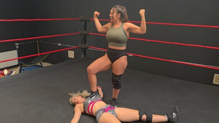 Bad Girls Wrestling - Back and forth finishers between blonde and Brunette