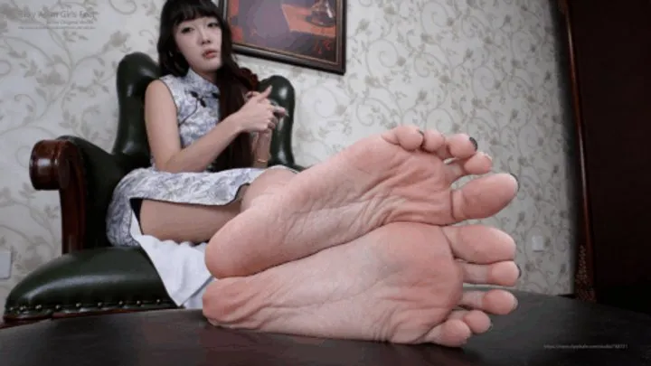 Sexy Asian Girls Feet - Sexy Asian girl Linlin showcases her sexy 39EU big feet23 HD