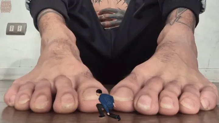 Teenmalefeet - Giant man long toenails worship and foot domination