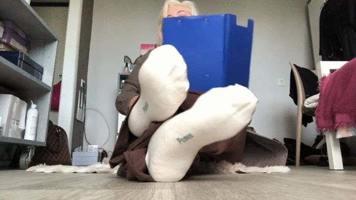 Redpepinofootfetish - Sniff my socks!